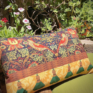 William Morris Tassel Design Lumbar Coussin