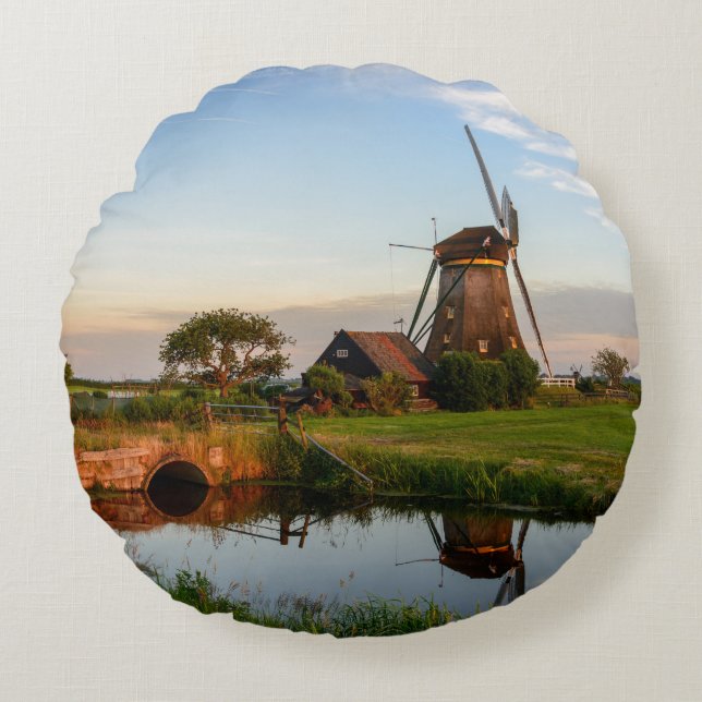 Windmill in the countryside, Holland round pillow (Front)