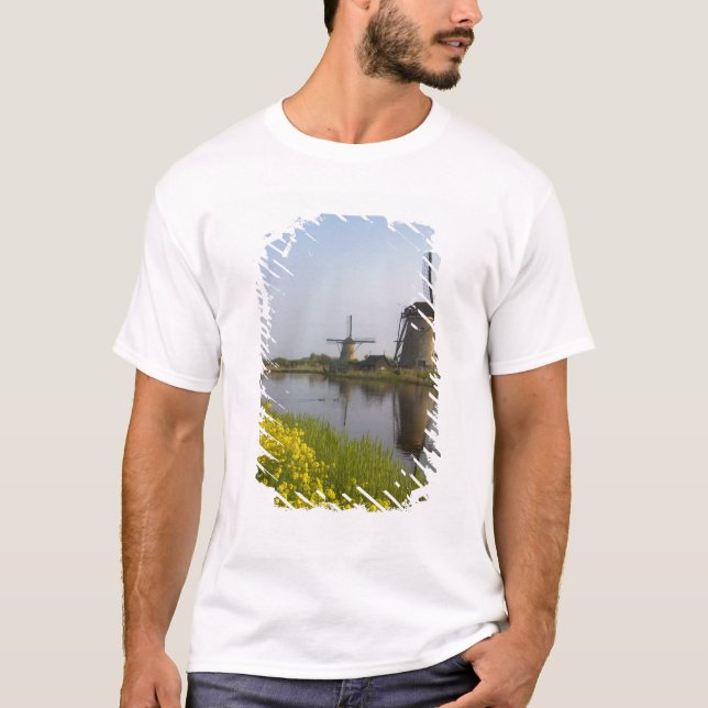 Windmills along the canal in Kinderdijk, T-Shirt (Front)