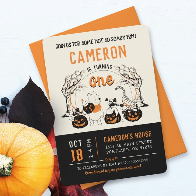 Winnie l'Halloween Pooh Invitation Anniversaire (Invitation on table)