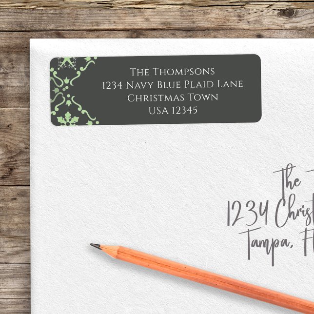 Winter Family Return Adresse Noël (Christmas green snowflake with a grey background return address label. )