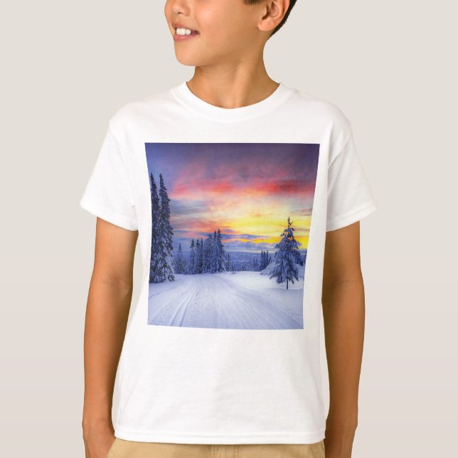 Winter scenery   T-Shirt (Front)