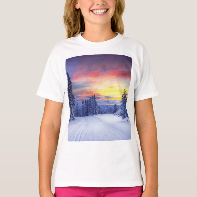 Winter scenery  T-Shirt (Front)