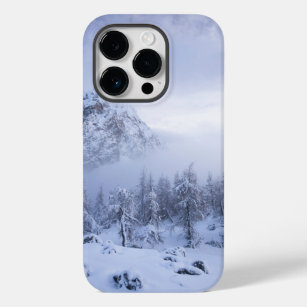Winter wonderland, fog, spruce forest and mountain Case-Mate iPhone 14 pro case
