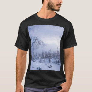 Winter wonderland, fog, spruce forest and mountain T-Shirt
