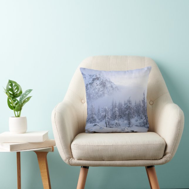 Winter wonderland, fog, spruce forest and mountain throw pillow (Chair)