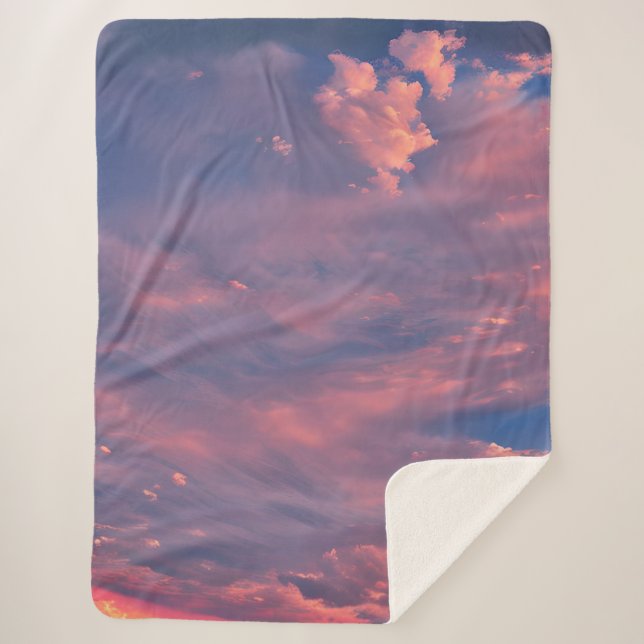 Wispy clouds sherpa blanket (Front)