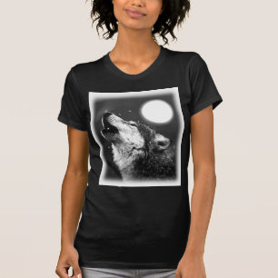 Wolf Howling at Moon T-Shirt