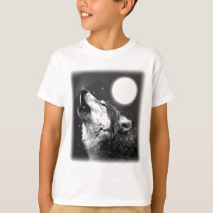 Wolf Howling at Moon T-Shirt