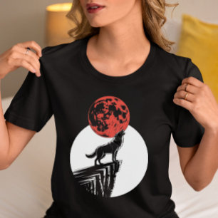 Wolf Howling at Red Moon T-Shirt