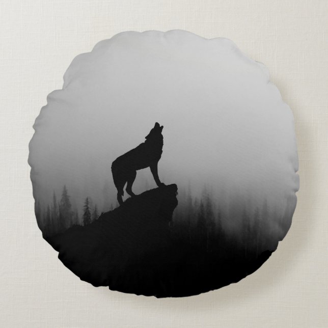 Wolf howling at the moon round pillow (Front)