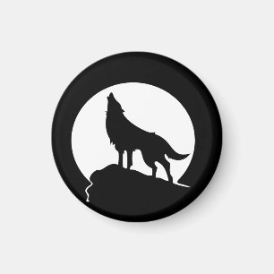 Wolf howling with a full moon round magnet