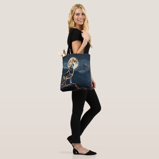 Wolf  tote bag (On Model)