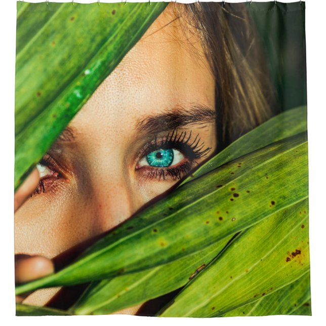Woman behind green leaves (Front)