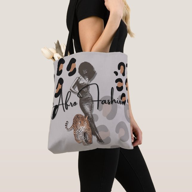 Woman’s fashion tote (Close Up)
