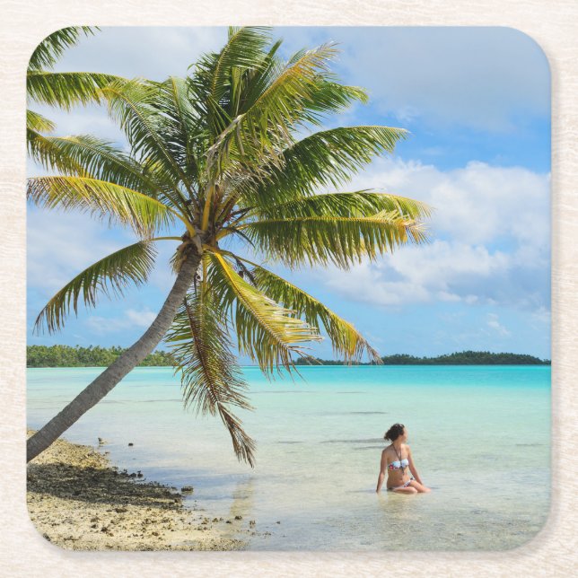 Woman under a palm tree in the Pacific coaster (Front)