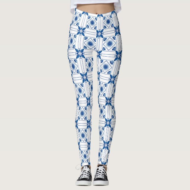 Woman wearing patterned leggings with blue  (Front)