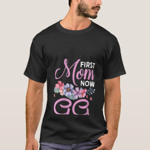 Womens First Mom Now Gg Grandma Blessings Promoted T-Shirt
