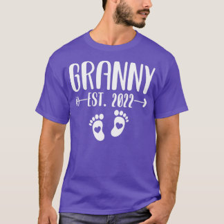 Womens First time Granny 2022 Pregnancy Announceme T-Shirt