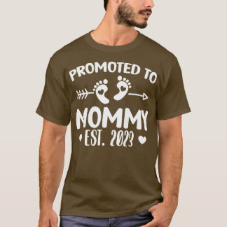 Womens First time Mommy 2023 Pregnancy Announcemen T-Shirt
