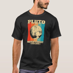 Womens Never Forget Pluto Retro  Space Science T-Shirt