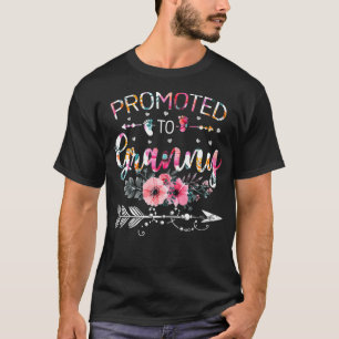 Womens Promoted To Granny 2022  Funny New Granny M T-Shirt