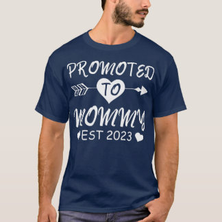 Womens Promoted To Mommy EST 2023 Gender Reveal Pr T-Shirt