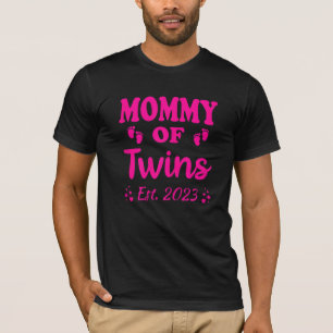 Womens Promoted To Mommy Of Twins Est 2023 Pregnan T-Shirt