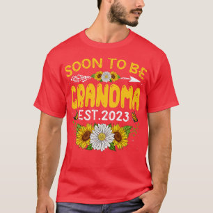 Womens Soon To Be Grandma New Mom Funny Pregnancy  T-Shirt