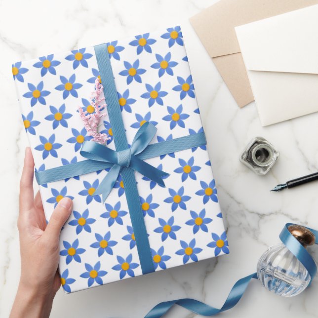 Wood Daisy Flowers on White Wrapping Paper (Gifting)
