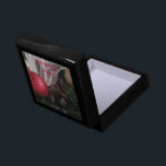 Wooden memory deposit box<br><div class="desc">Wooden box, to store memories, with original Christmas design. Comfortable accessory to your Christmas celebrations your guests will love, and if they are cat lovers, it will be a very tender and nice detail to share with your family friends.</div>
