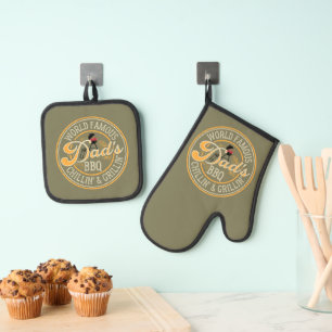 World Famous Dad's BBQ Chillin & Grillin   Oven Mitt & Pot Holder Set