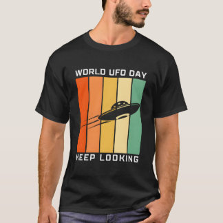 World Ufo Day Keep Looking Alien Encounter Believe T-Shirt