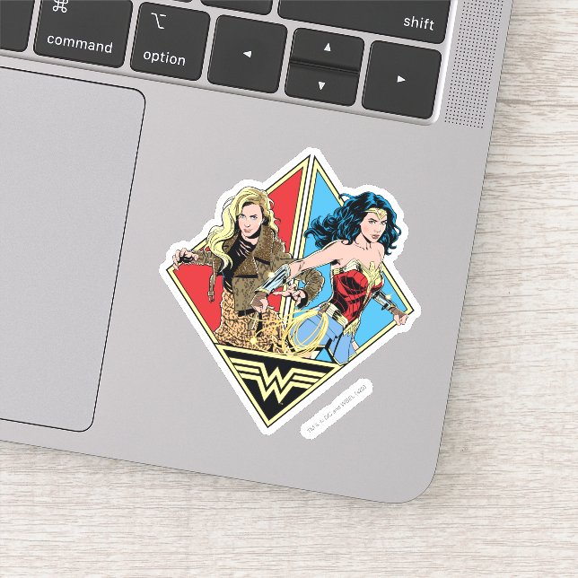 WW84 | Retro Comic Barbara Minerva & Wonder Woman (Detail)