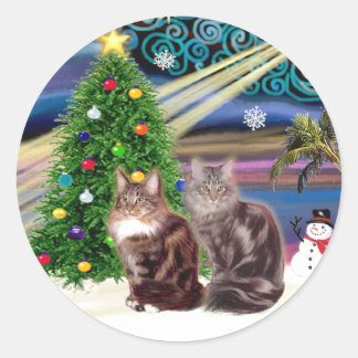Xmas Magic - Two Maine Coon cats Classic Round Sticker