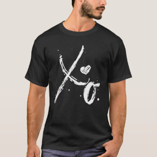 XO Hugs & Kisses Valentines Distressed Heart Love T-Shirt