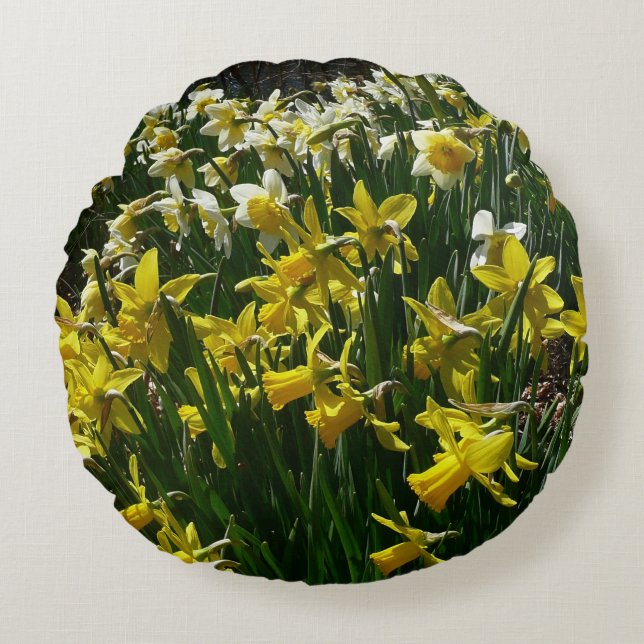 Yellow and White Daffodils Spring Flowers Round Pillow (Front)