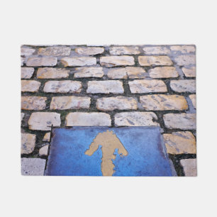 Yellow arrow doormat