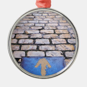 Yellow arrow metal ornament