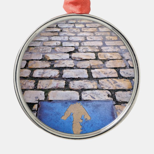 Yellow arrow metal ornament (Front)