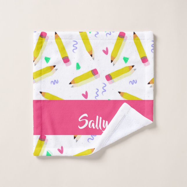 Yellow pencils and scrabbles on white (Gant de toilette)