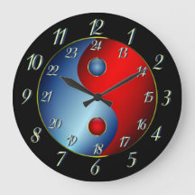 Yin Yang avec grande horloge à heure militaire