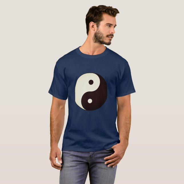 Yin Yang sur le t-shirt bleu marine (Devant entier)