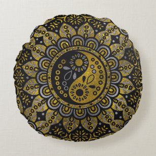 Yin yang symbol in Black and gold ornament Round Pillow