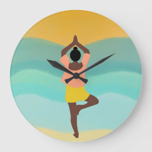 Yoga bei Sonnenaufgang am Meer Large Clock