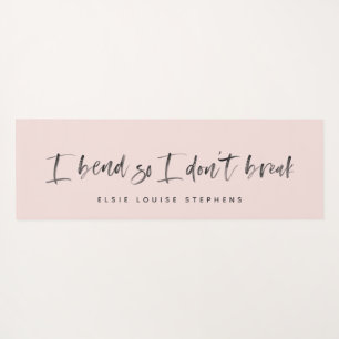 Yoga Je me plie pour ne pas casser le tapis de yoga.