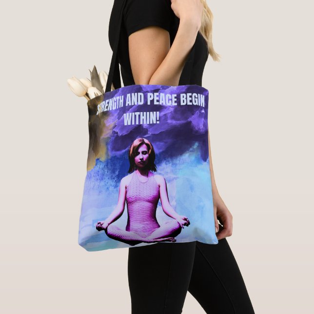 YOGA TOTE (Close Up)