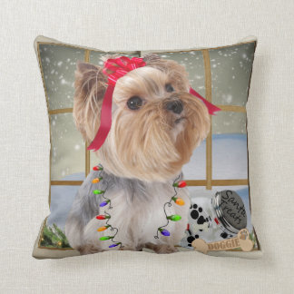 Yorkie dans le coussin de lumière de Noël par