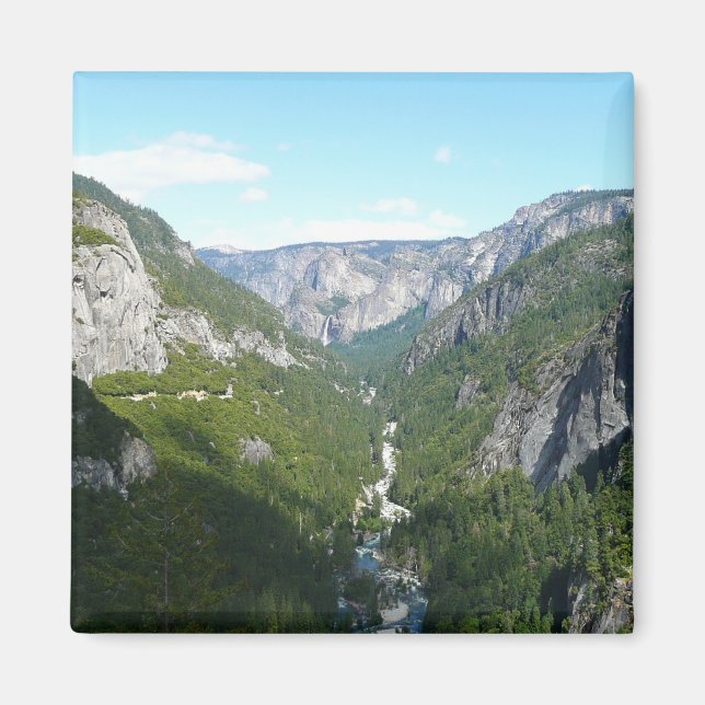 Yosemite Valley in Yosemite National Park Magnet (Front)