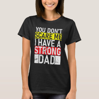 You Don t Scare Me I Have A Strong Dad Father s Da T-Shirt
